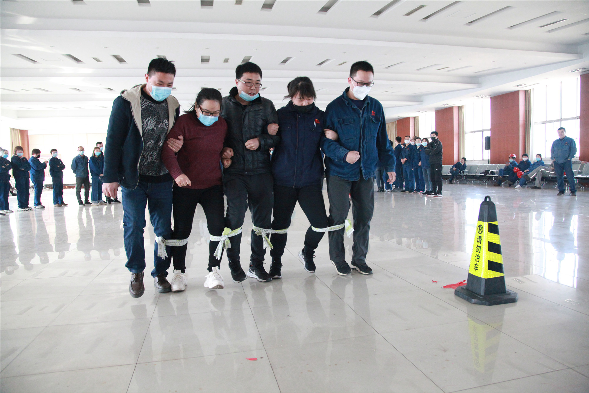 5人6足綁腿跑_副本.jpg